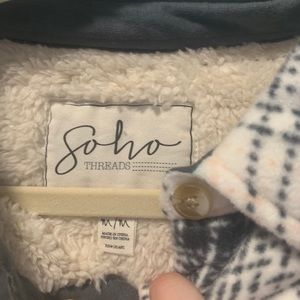 Selling a Soho thread, a shirt sweater.